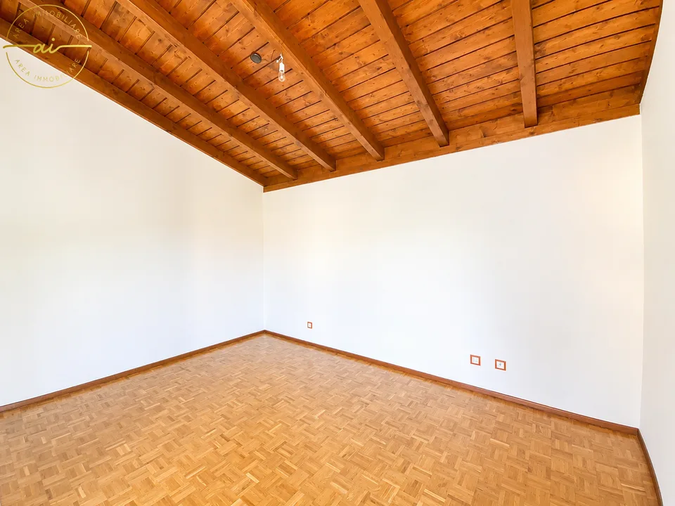 Spacious 5.5-room house with garden in green area in Stabio