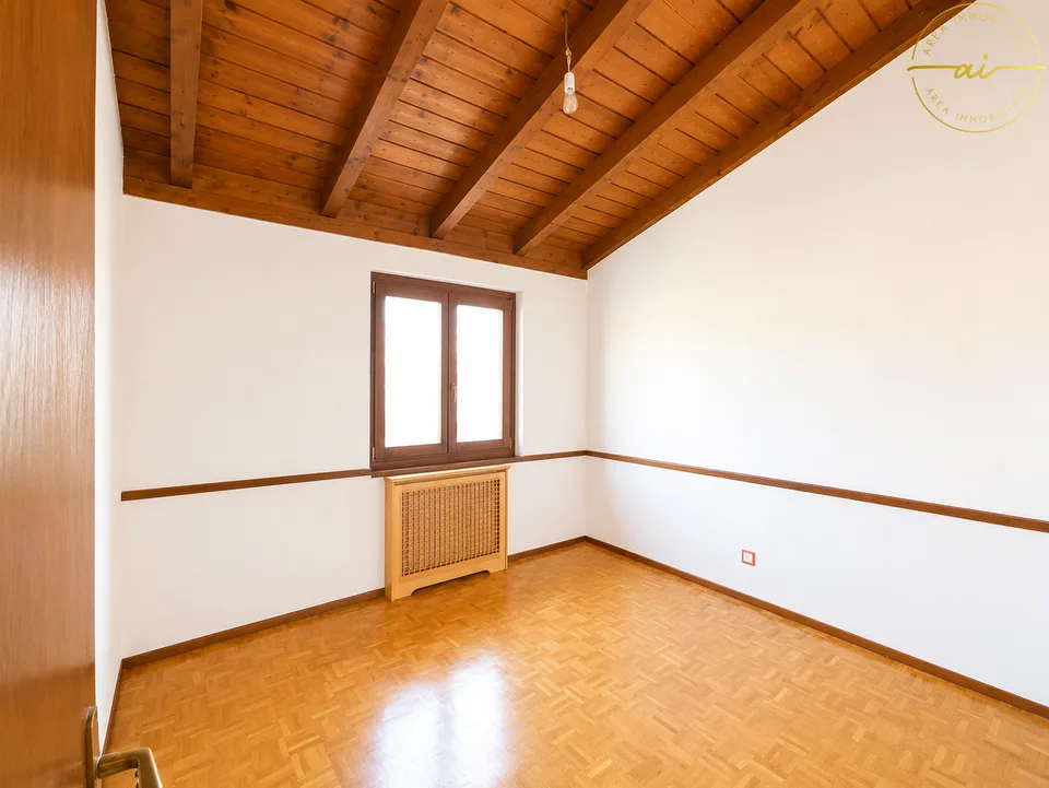 Spacious 5.5-room house with garden in green area in Stabio