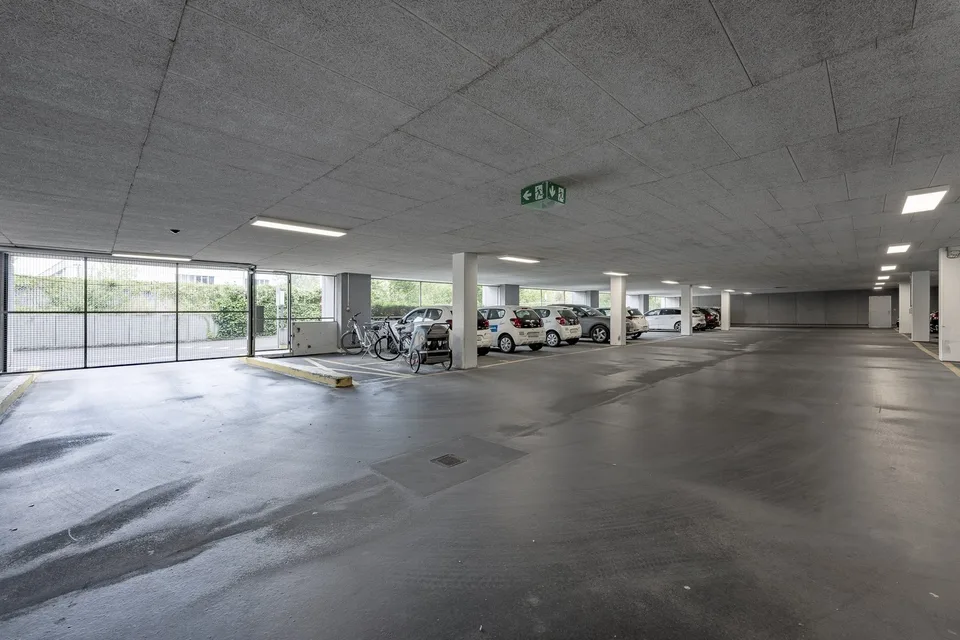 Spazio ufficio pronto per l'occupazione con terrazza sul tetto esclusiva!