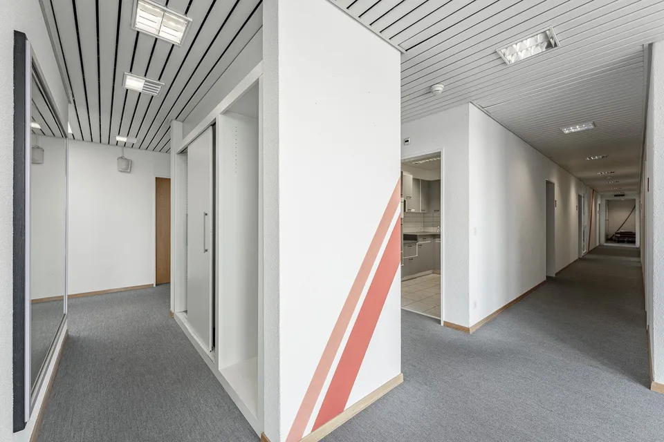 Spazio ufficio pronto per l'occupazione con terrazza sul tetto esclusiva!