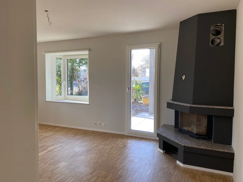 Appartement de 4,5 pièces rénové au rez-de-chaussée avec part de jardin et cheminée