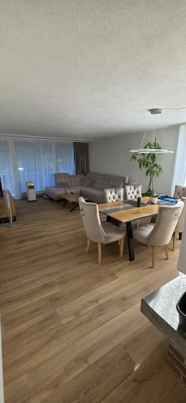 Bright, Spacious 4.5-Room Apartment