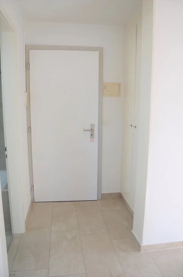 moderne, grosszügige 2.5-Zimmer-Dachwohnung an ruhiger Lage