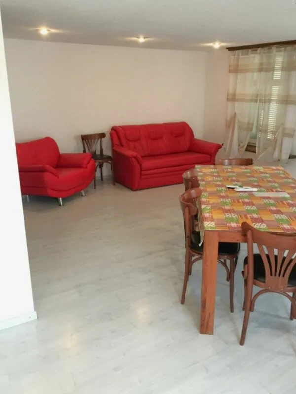 möbelierte 2 1/2 Zimmerwohnung im Herzen von Wil zu mieten