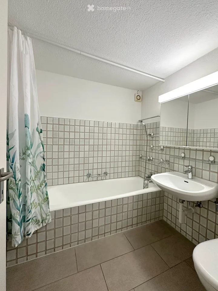 Helle 2 Zi-Wohnung mit idyllischem Gartensitzplatz in Uitikon-Waldegg zu vermieten
