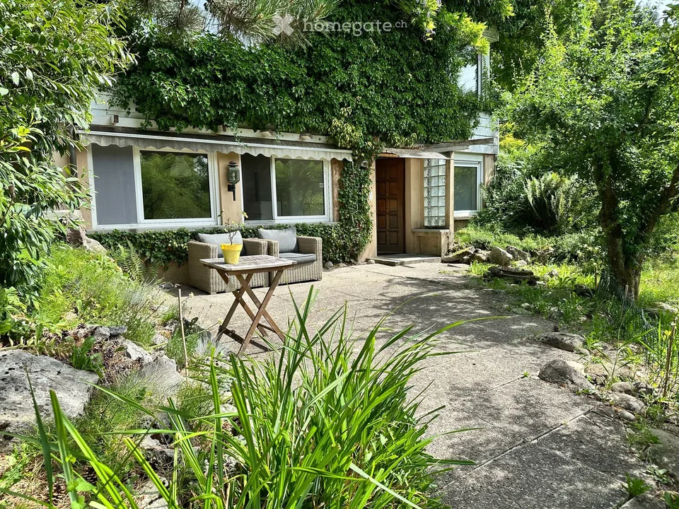 Helle 2 Zi-Wohnung mit idyllischem Gartensitzplatz in Uitikon-Waldegg zu vermieten