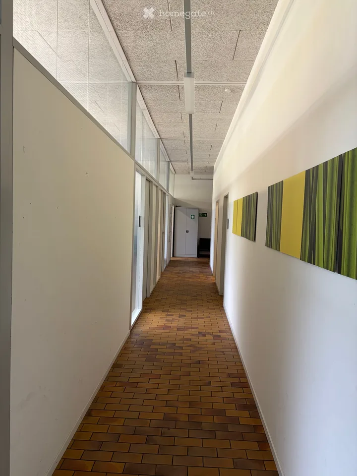 107m² di spazio commerciale in affitto a Riedikon