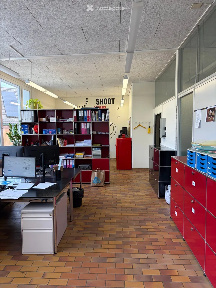 107m² di spazio commerciale in affitto a Riedikon