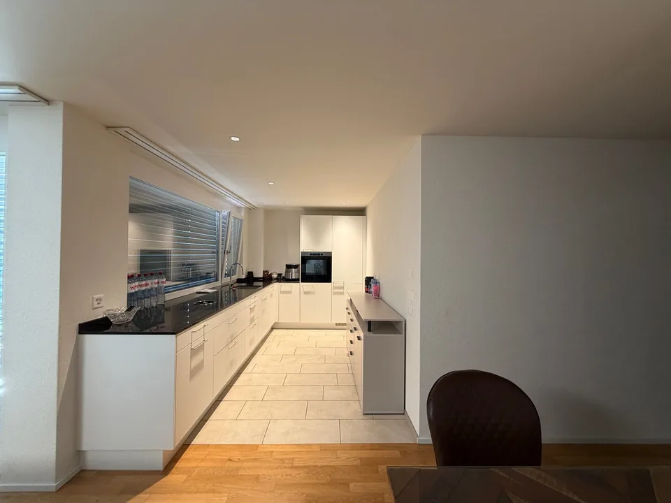 Habitation exclusive au-dessus des toits de Rothrist, appartement en attique moderne de 4,5 pièces