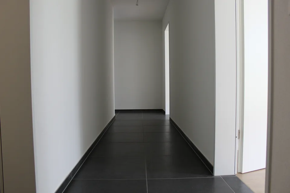 Appartamento da giardino di 3,5 locali con locale di deposito coperto separato