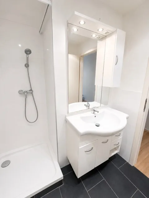 Helle 2-Zimmer-Wohnung mit Balkon im 4. OG in Basel