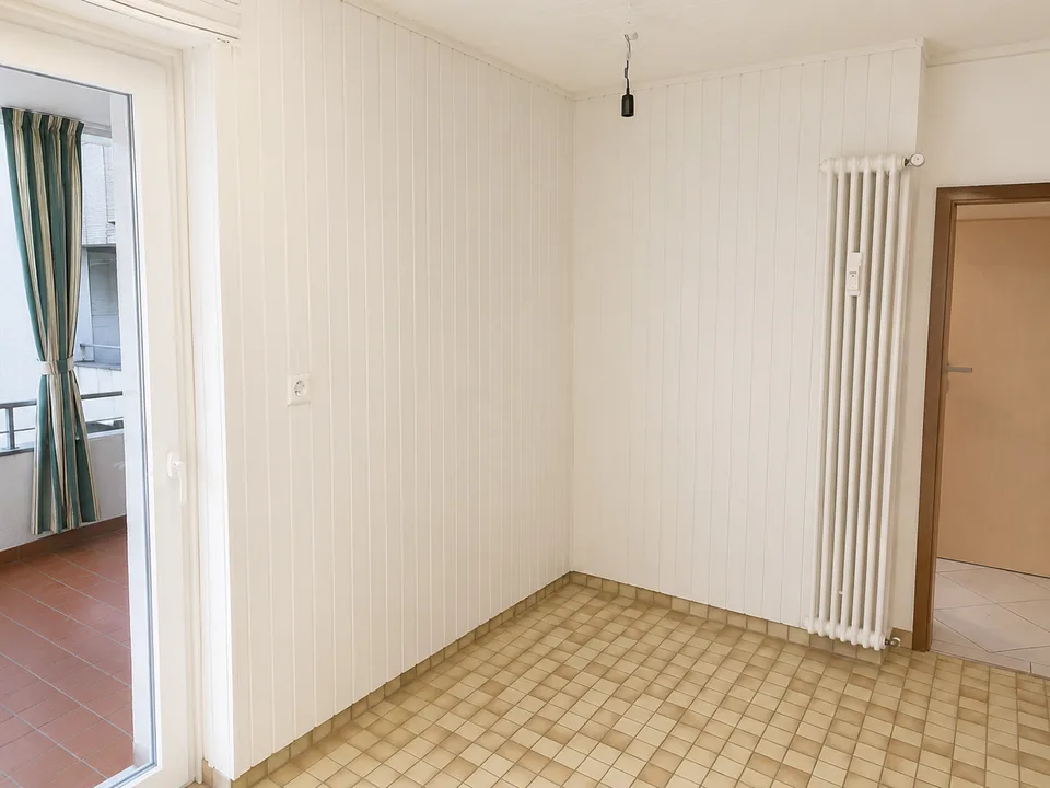 Schöne renovierte 2-Zimmer-Wohnung an zentraler Lage mit grossem Balkon