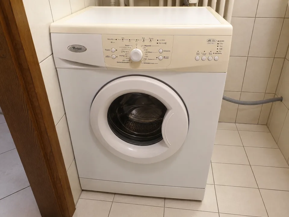 Schöne renovierte 2-Zimmer-Wohnung an zentraler Lage mit grossem Balkon