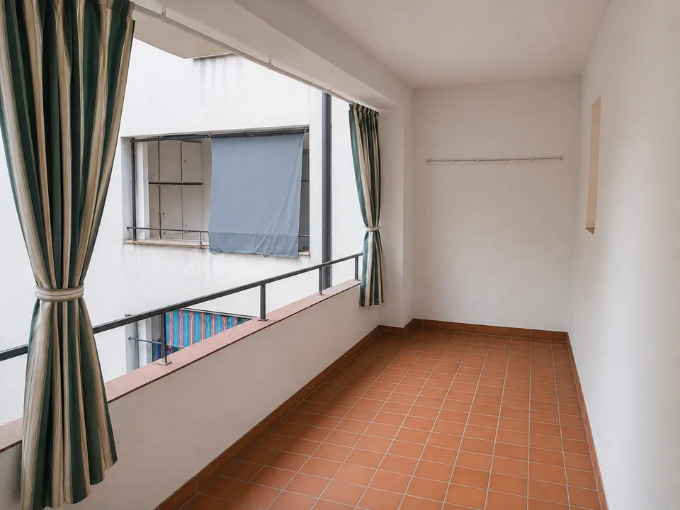 Schöne renovierte 2-Zimmer-Wohnung an zentraler Lage mit grossem Balkon