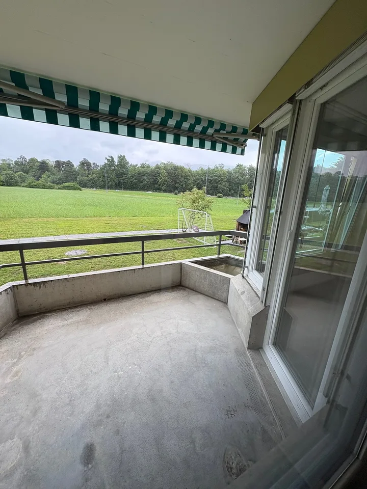 Appartement lumineux 3,5 pièces avec balcon et belle vue sur les montagnes !
