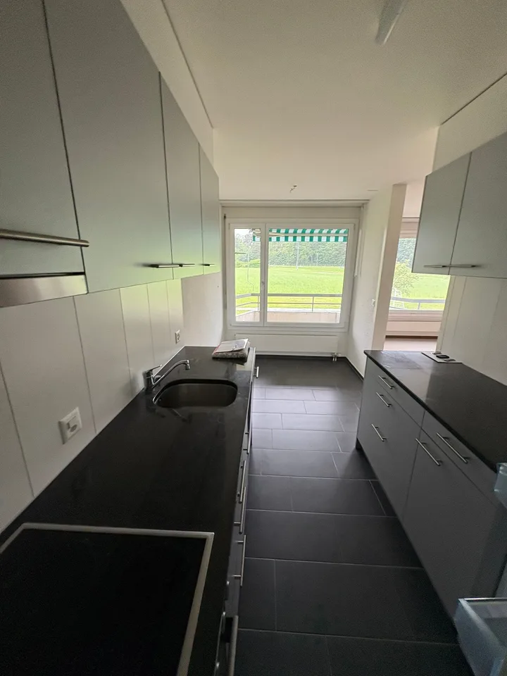 Appartement lumineux 3,5 pièces avec balcon et belle vue sur les montagnes !