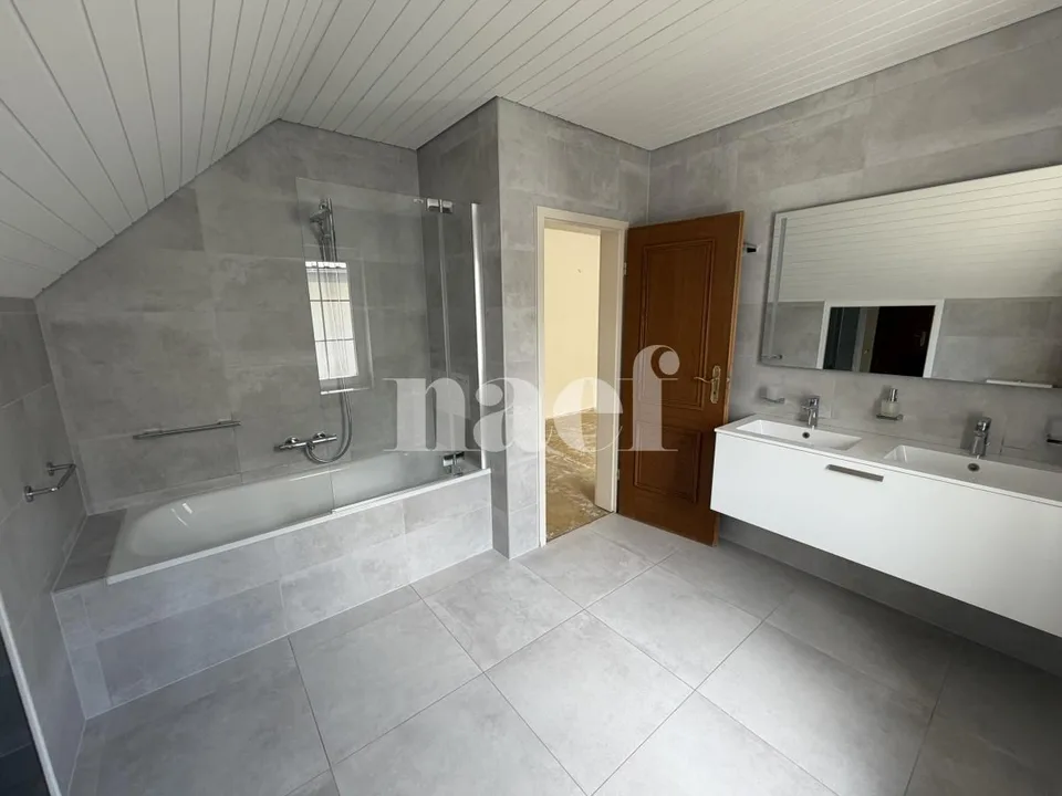 Beautiful individual and family-friendly villa, partially renovated, with 6 rooms, garden and pool