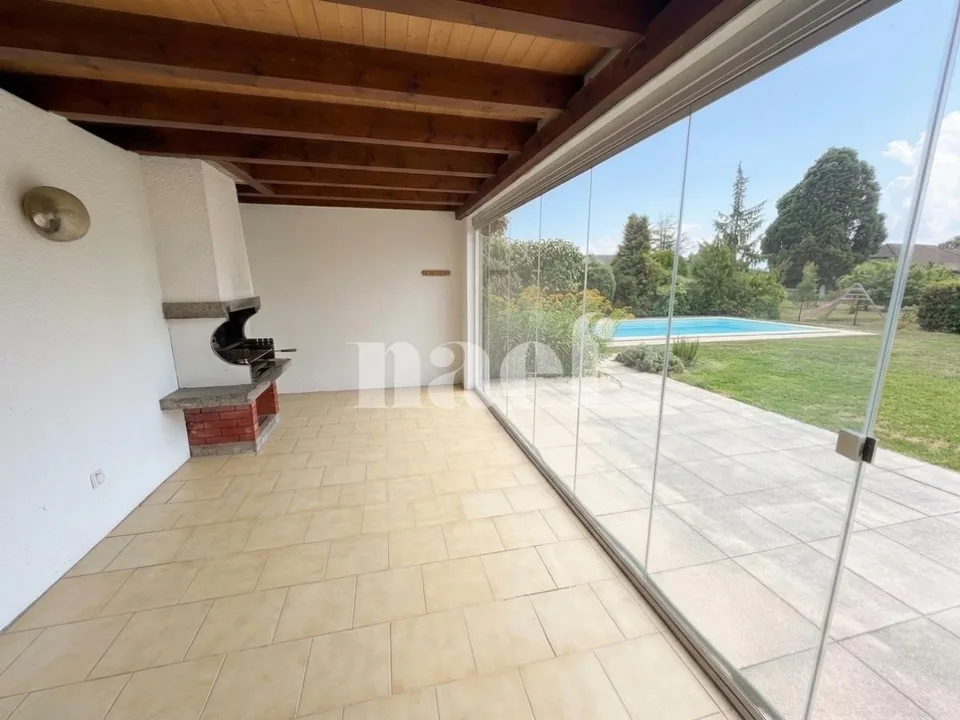 Beautiful individual and family-friendly villa, partially renovated, with 6 rooms, garden and pool