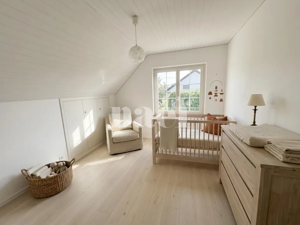 Beautiful individual and family-friendly villa, partially renovated, with 6 rooms, garden and pool