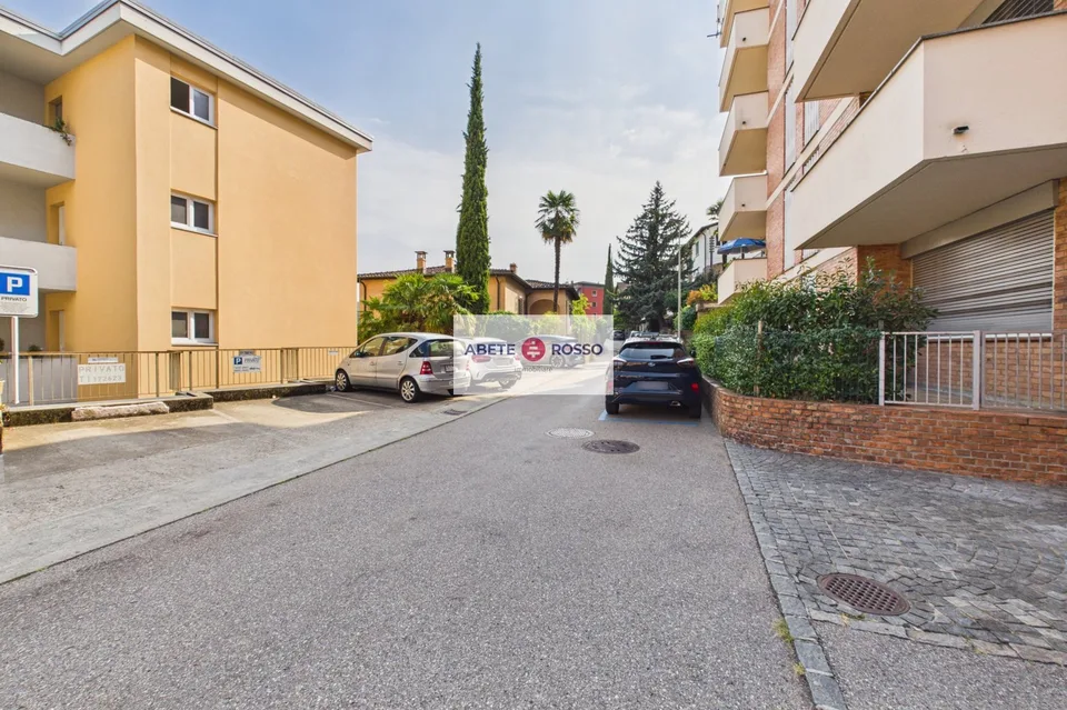 Appartamento 4 locali: rinnovato, vicino al centro cittadino, vista aperta sul lago.