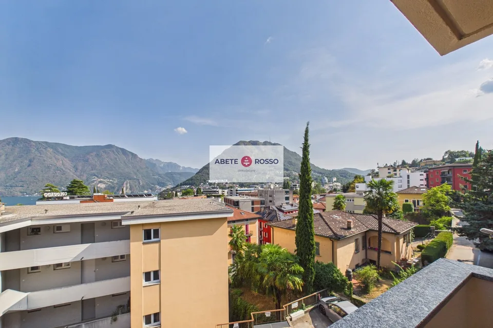 Appartamento 4 locali: rinnovato, vicino al centro cittadino, vista aperta sul lago.