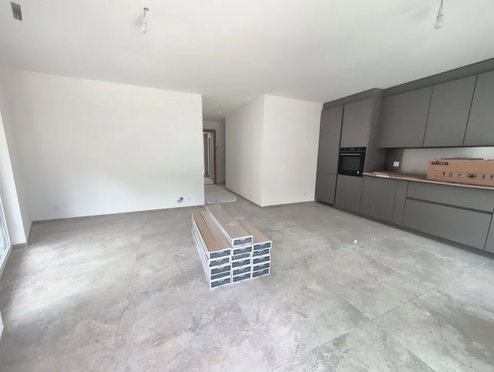 Kleiner Schatz! Zu vermieten, eine schöne 3-Zimmer-Wohnung 1/2 NEU, mit großem Balkon, in Martigny!