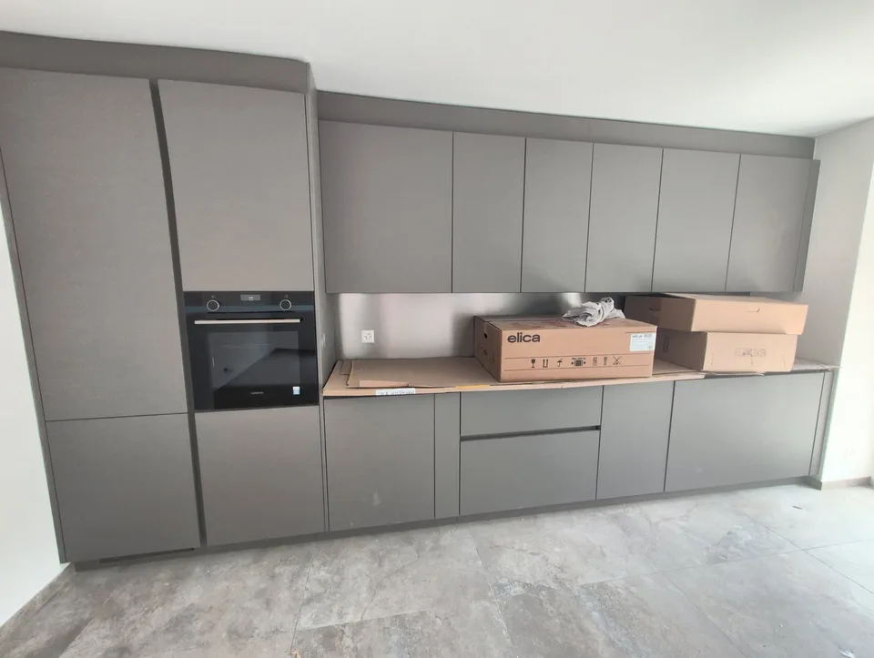 Kleiner Schatz! Zu vermieten, eine schöne 3-Zimmer-Wohnung 1/2 NEU, mit großem Balkon, in Martigny!