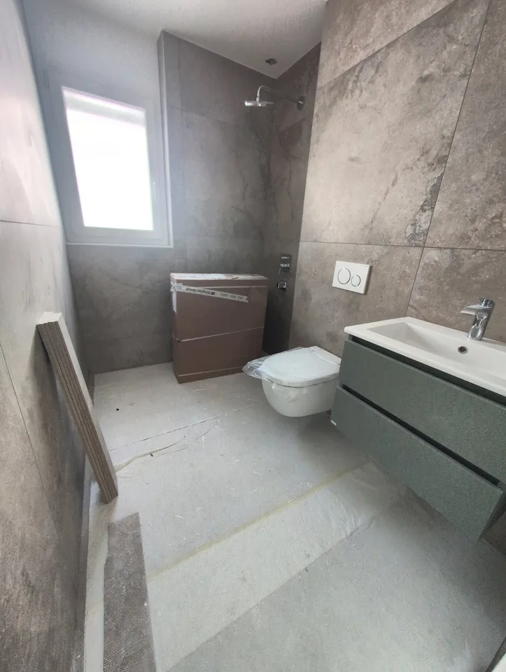 Kleiner Schatz! Zu vermieten, eine schöne 3-Zimmer-Wohnung 1/2 NEU, mit großem Balkon, in Martigny!