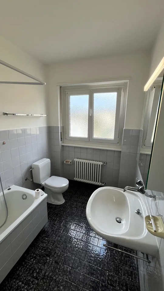 Miete 3.5 Zimmer mit Balkon in BALERNA