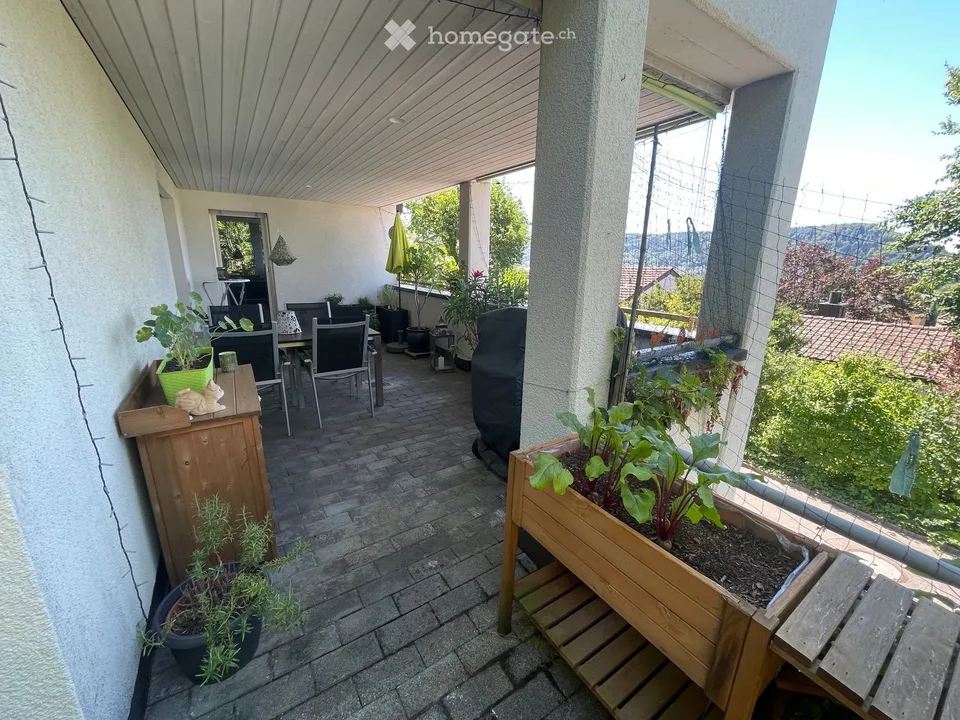 Ampio e luminoso appartamento di 2,5 locali con terrazza a Untersiggenthal