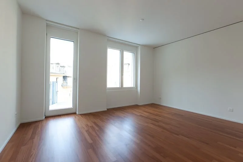 Appartamento luminoso 4.5 locali con balcone e attrezzature moderne su Stauffacherstrasse, Zurigo