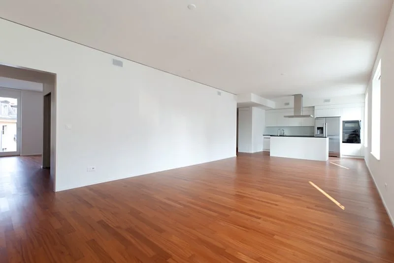 Appartamento luminoso 4.5 locali con balcone e attrezzature moderne su Stauffacherstrasse, Zurigo