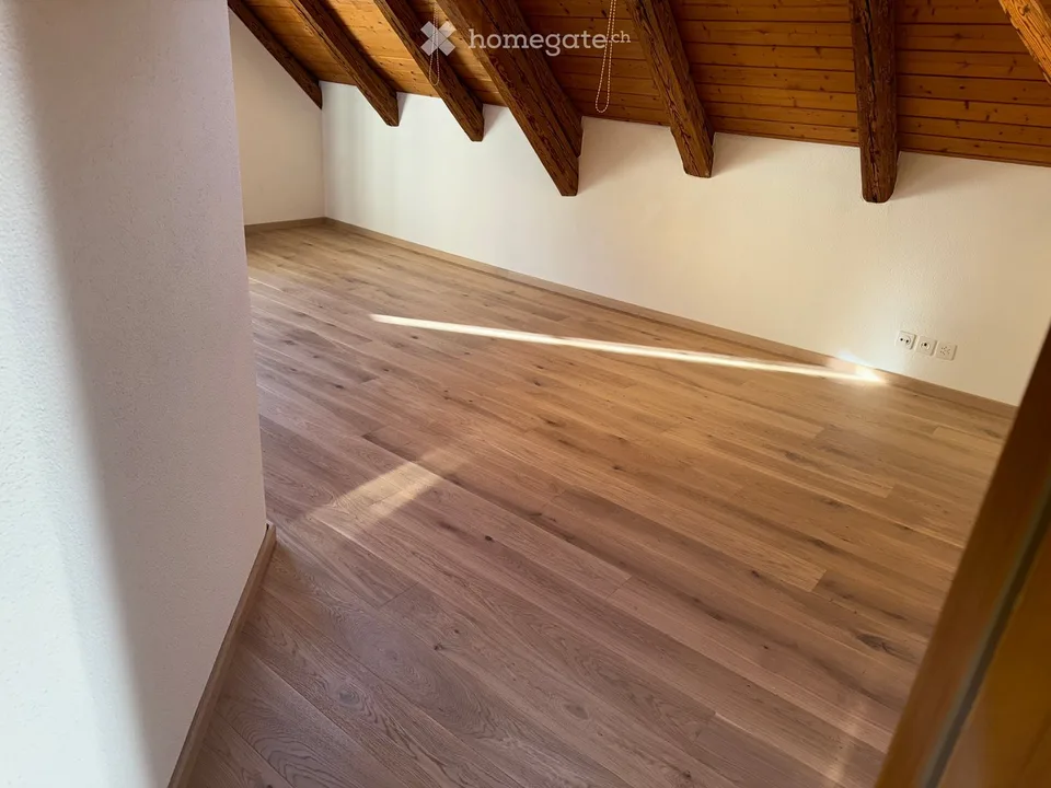 Charmante 3.5-Zimmer-Dachwohnung in Bäretswil