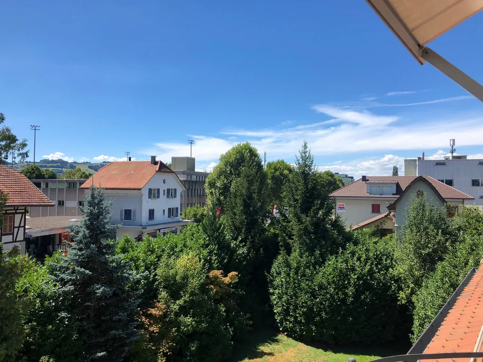 Helle 2.5-Zimmer-Wohnung mit kleinem Balkon