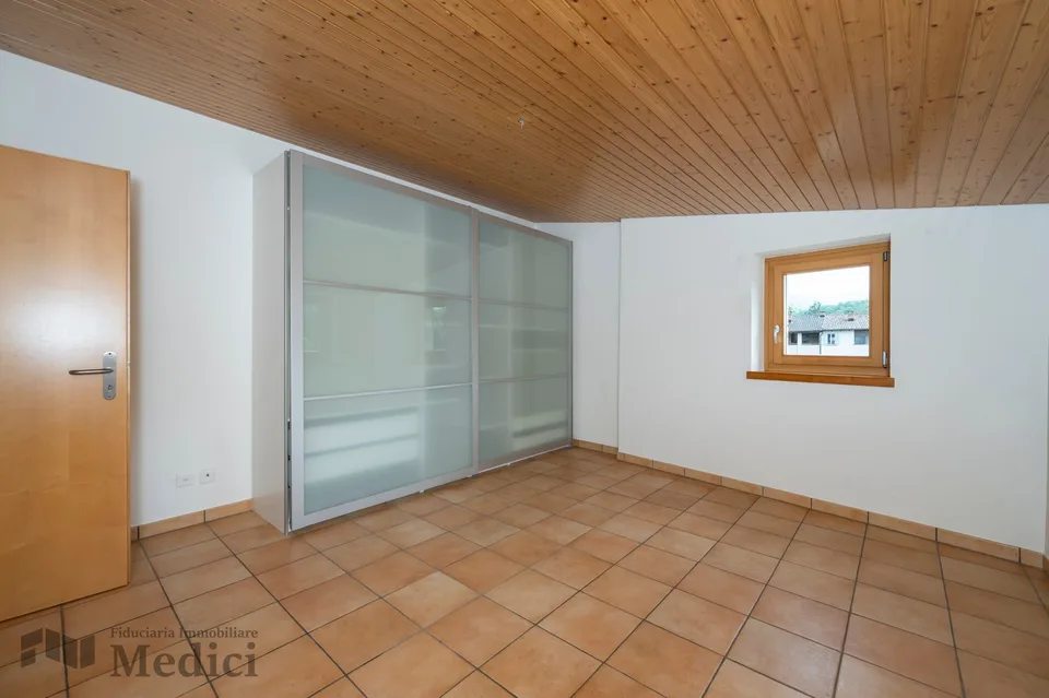 CHARACTERISTIC 4.5 ROOMS IN THE CENTER OF ARZO