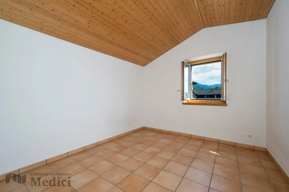 CHARACTERISTIC 4.5 ROOMS IN THE CENTER OF ARZO