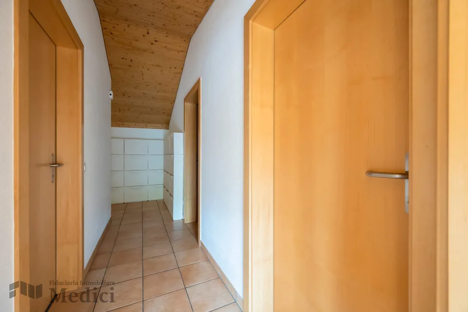 CHARACTERISTIC 4.5 ROOMS IN THE CENTER OF ARZO