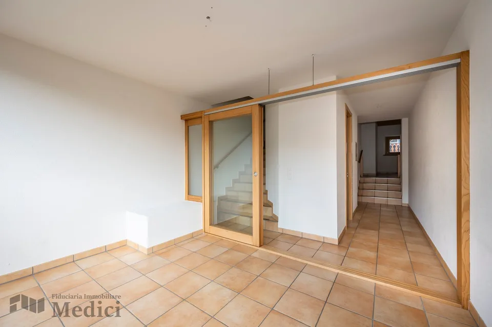 CHARACTERISTIC 4.5 ROOMS IN THE CENTER OF ARZO