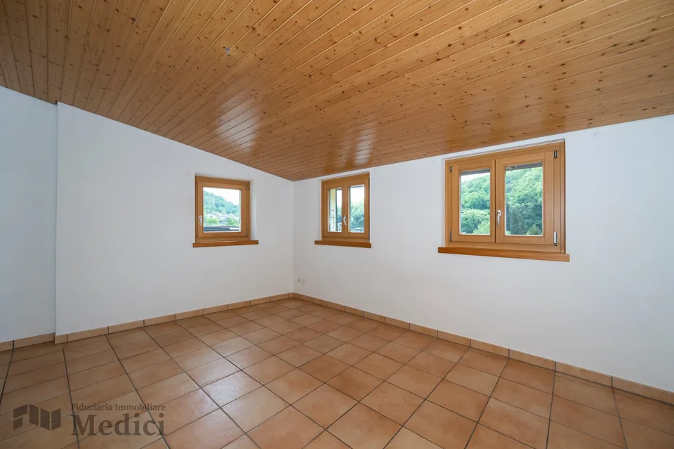 CHARACTERISTIC 4.5 ROOMS IN THE CENTER OF ARZO