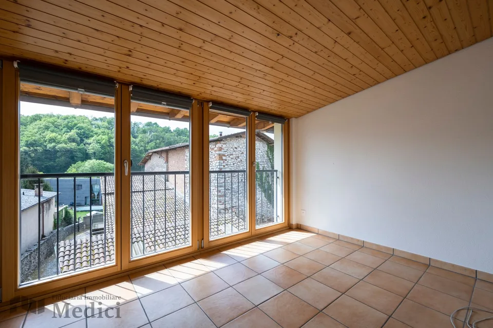 CHARACTERISTIC 4.5 ROOMS IN THE CENTER OF ARZO