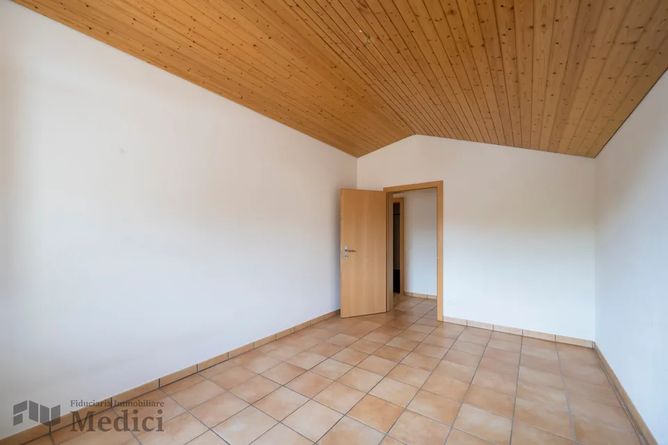 CHARACTERISTIC 4.5 ROOMS IN THE CENTER OF ARZO
