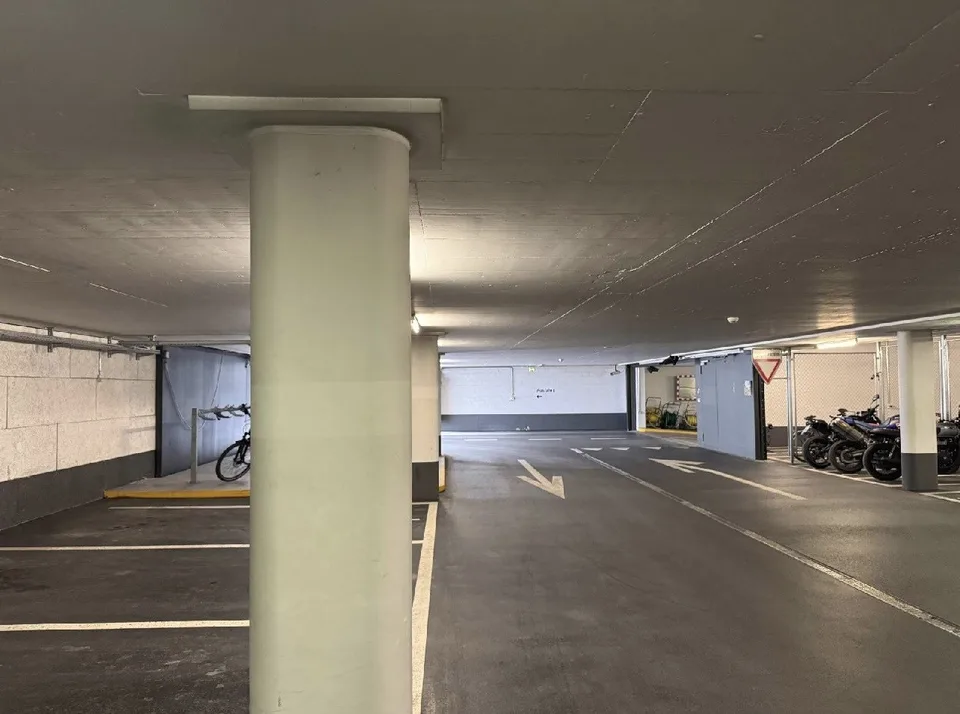 TIEFGARAGEN PARKPLÄTZE IN ADLISWIL, ZÜRICH / AB 1.- CHF/H / AB 160.- CHF/MONAT