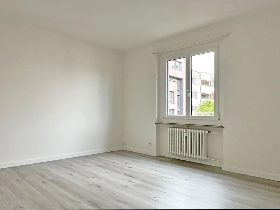 ZENTRAL GELEGENE, ERNEUERTE 1-ZIMMER-WOHNUNG AN DER BIRS