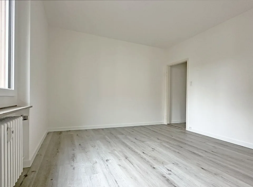 ZENTRAL GELEGENE, ERNEUERTE 1-ZIMMER-WOHNUNG AN DER BIRS