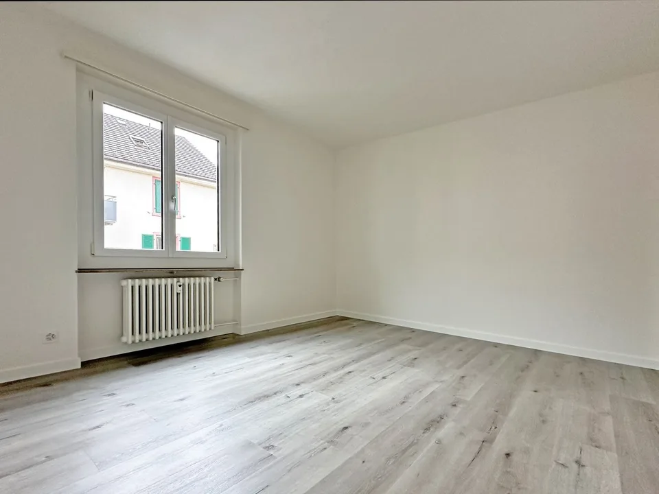 ZENTRAL GELEGENE, ERNEUERTE 1-ZIMMER-WOHNUNG AN DER BIRS