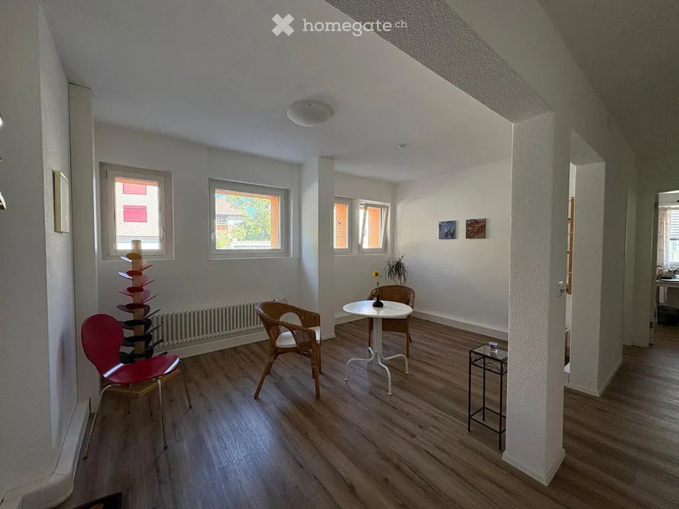 Helles 2.5-Zimmer-Büro / Praxisraum an zentraler Lage in Affoltern am Albis