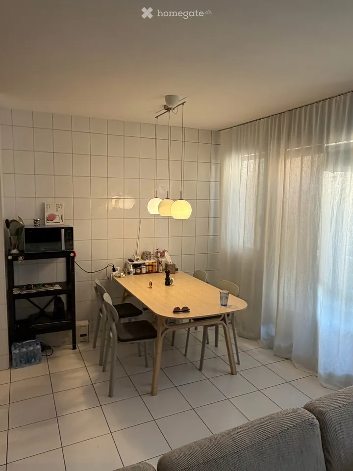 Spacious and bright 4 room apartment with balcony in the heart of Plainpalais
