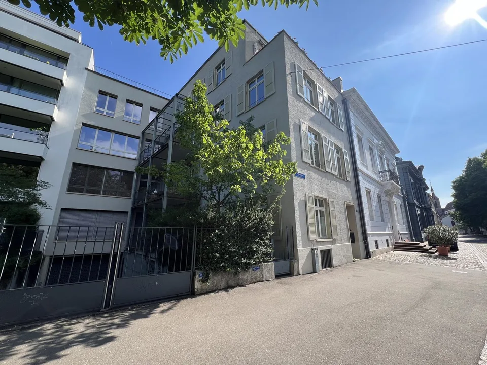 Exklusives Wohnen am Petersplatz: Grosszügige 3.5-Zimmerwohnung
