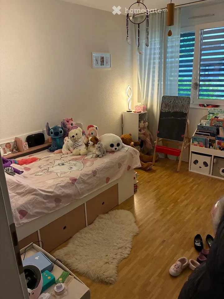 Vier-Zimmer-Wohnung Rolle