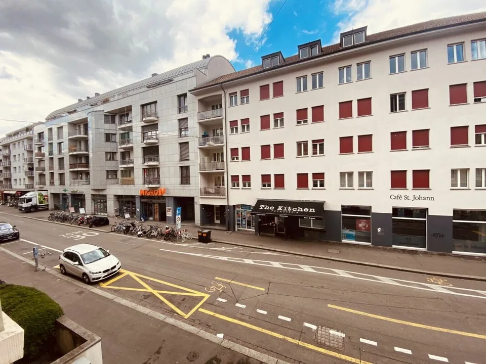 Appartamento di 3 locali di nuovo valore al 4° piano senza ascensore e senza balcone - con lavatrice e asciugatrice private